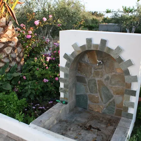 Pensjonat Mina's In Naxos Island 2*