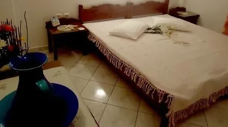 Pensjonat Mina's In Naxos Island 2*