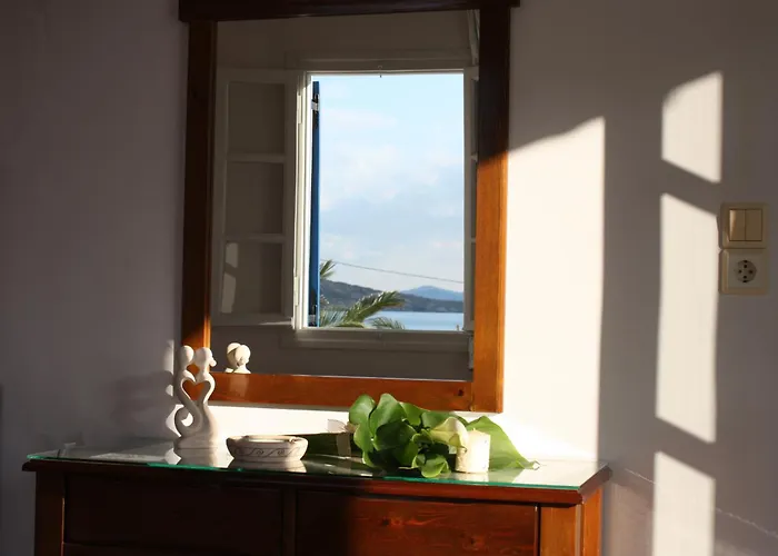 Mina's In Naxos Island 2*