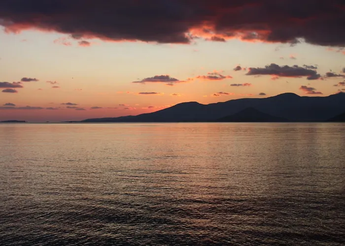 Mina's In Naxos Island 2*