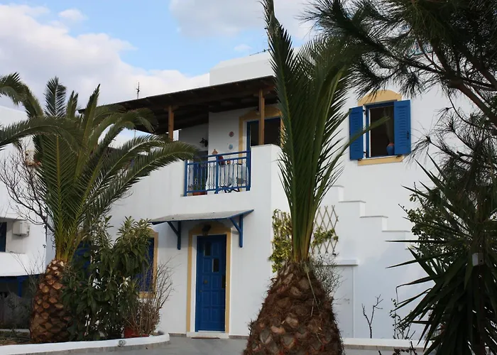 Mina's In Naxos Island 2*