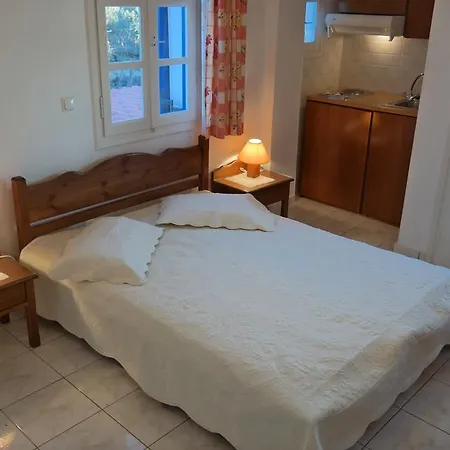 Pensionat Mina's In Naxos Island 2*