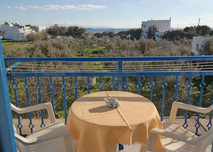 Mina's In Naxos Island בית הארחה