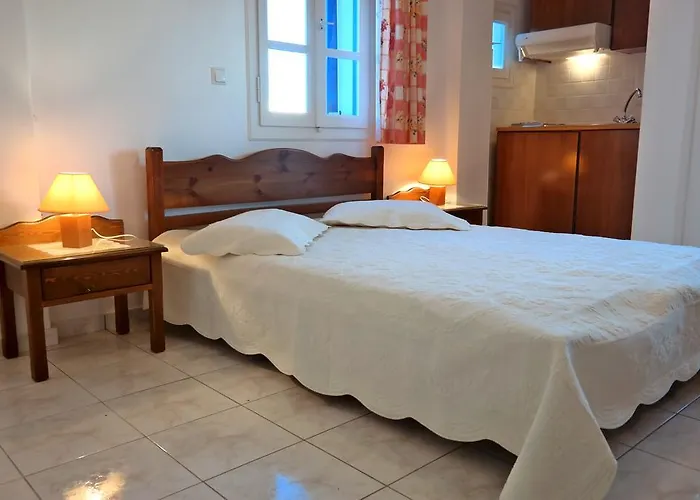 Mina's In Naxos Island 2*