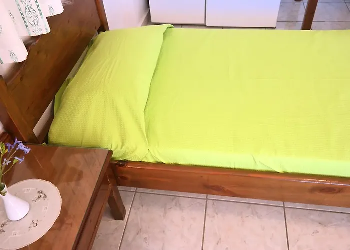 Mina's In Naxos Island 2*