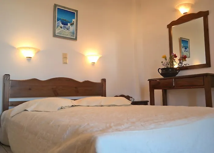 Mina's In Naxos Island 2*