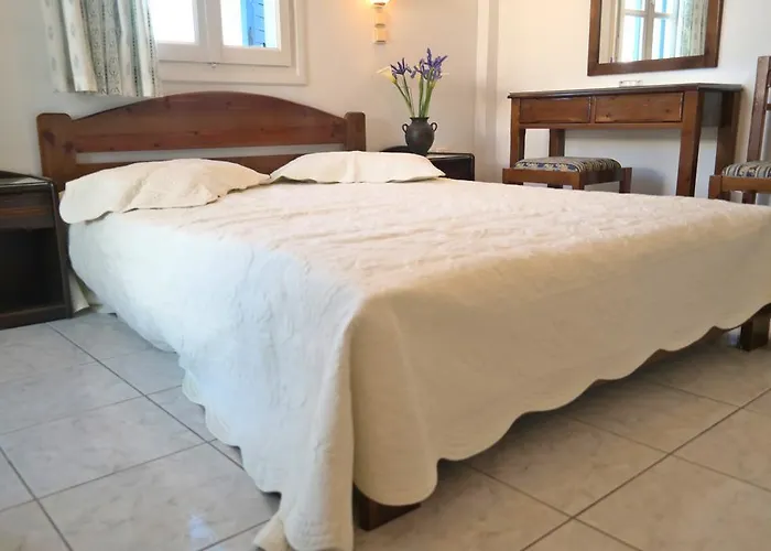 Mina's In Naxos Island בית הארחה