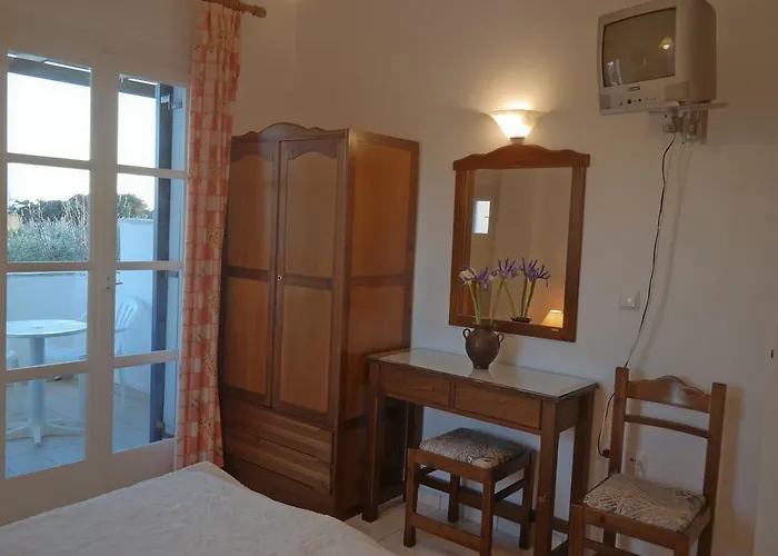 Mina's In Naxos Island 2*