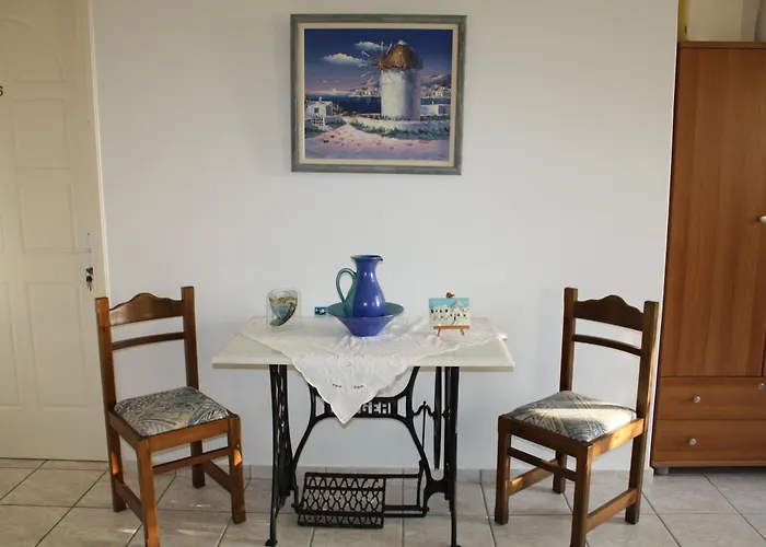 בית הארחה Mina's In Naxos Island