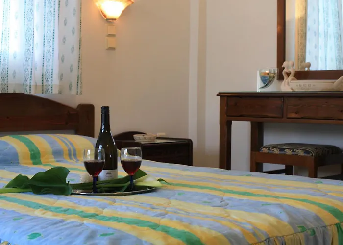 בית הארחה Mina's In Naxos Island