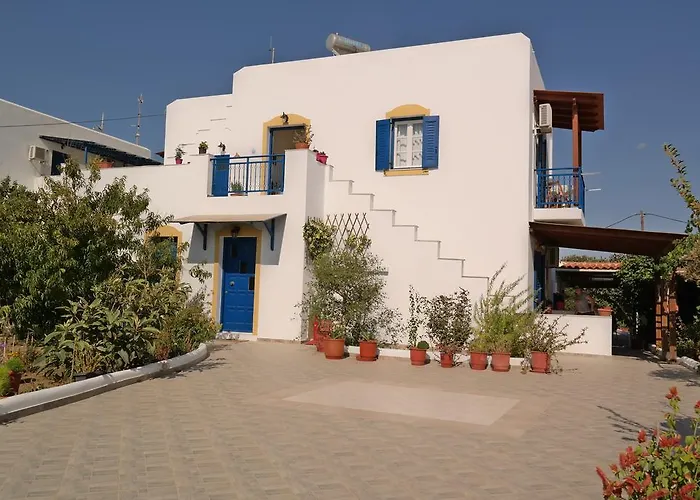 בית הארחה Mina's In Naxos Island