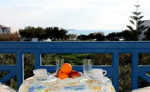 Mina's In Naxos Island 2*