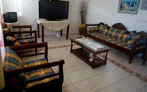 Mina's In Naxos Island בית הארחה