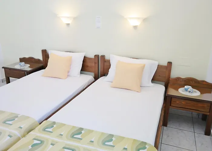 Mina's In Naxos Island 2*