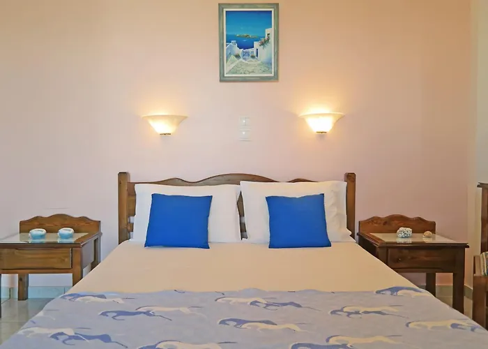 בית הארחה Mina's In Naxos Island