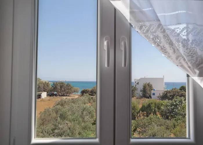 בית הארחה Mina's In Naxos Island